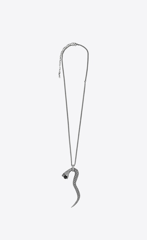 Pendentif SERPENT en métal argenté et perle de verre noire.